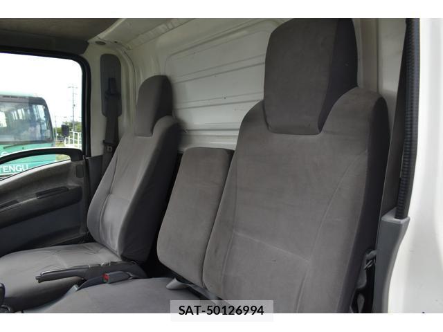 Mazda TITAN 2013-01 8647330-5