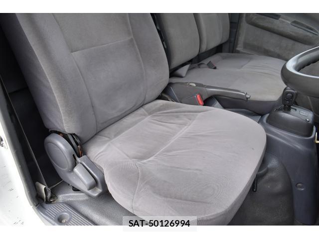 Mazda TITAN 2013-01 8647330-9