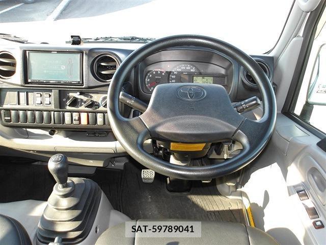 Toyota TOYOACE 2017-07 8647801-19