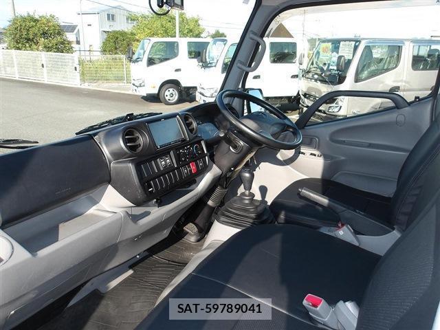 Toyota TOYOACE 2017-07 8647801-2