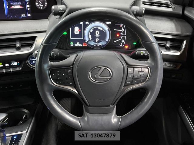 Lexus UX 2019-10 8647303-10