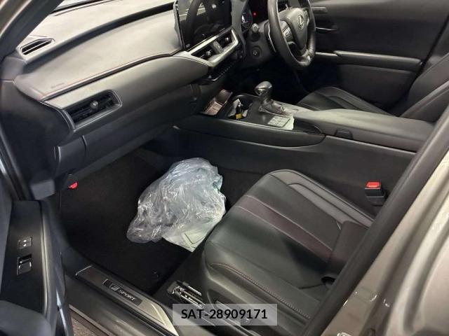 Lexus UX 2023-08 8648912-6