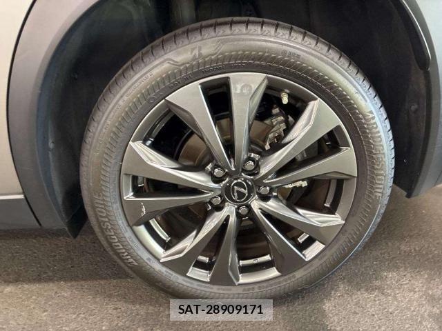 Lexus UX 2023-08 8648912-8