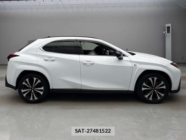 Lexus UX 2023-05 8648989-3