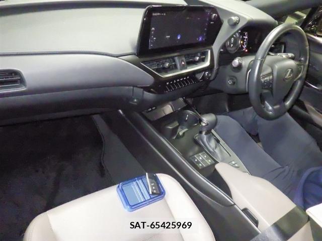 Lexus UX 2023-06 8650980-2