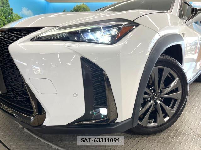 Lexus UX 2021-03 8651111-11