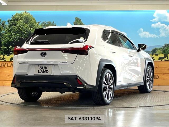 Lexus UX 2021-03 8651111-16