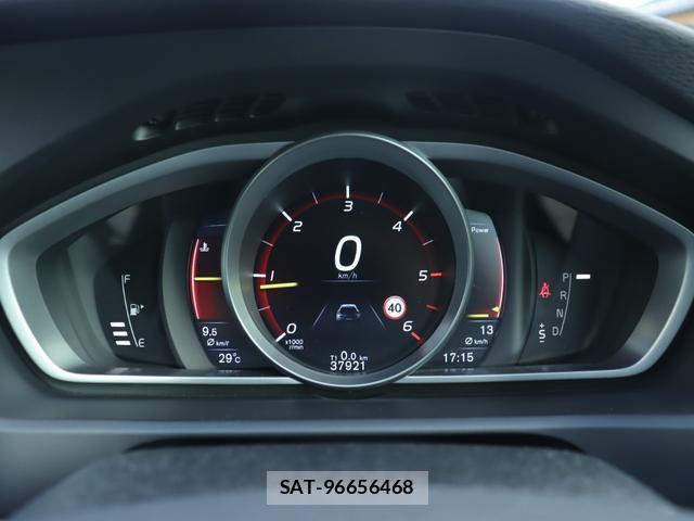Volvo V40 2016-01 8646737-12