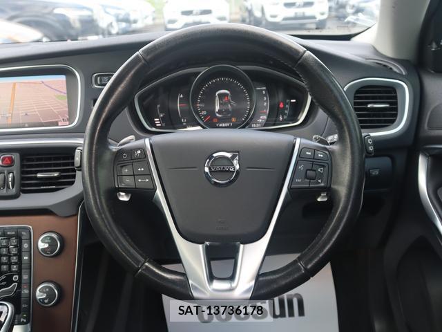 Volvo V40 2017-09 8648013-11