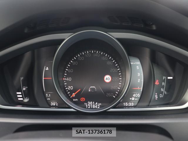 Volvo V40 2017-09 8648013-12