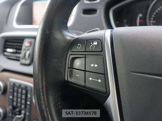 Volvo V40 2017-09 8648013-13