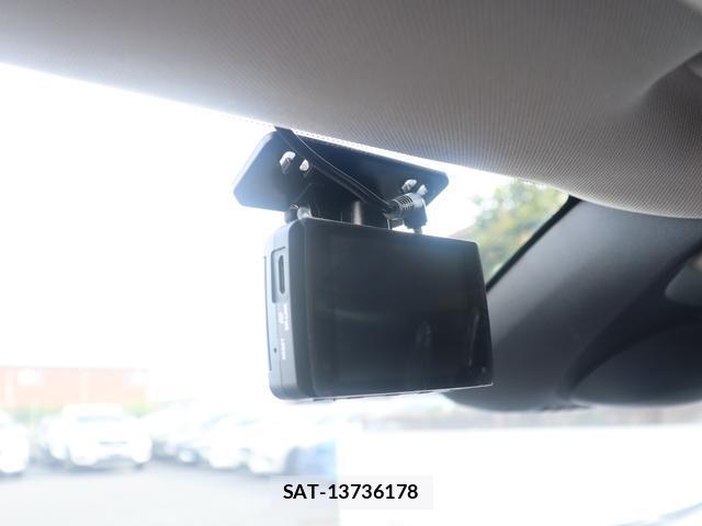 Volvo V40 2017-09 8648013-16