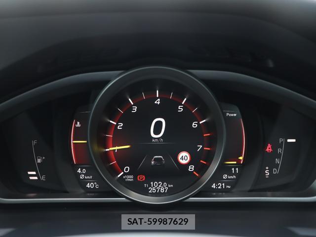 Volvo V40 2017-07 8648017-12