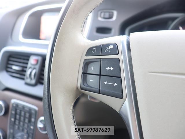 Volvo V40 2017-07 8648017-13