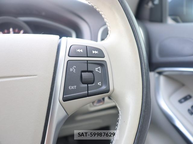Volvo V40 2017-07 8648017-14