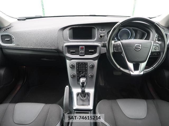 Volvo V40 2018-01 8648316-1
