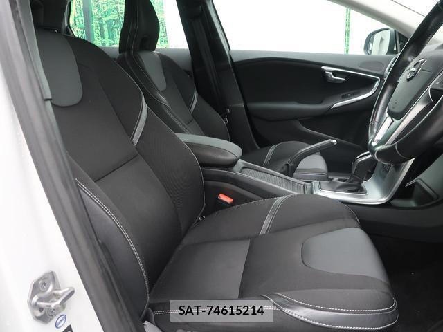 Volvo V40 2018-01 8648316-14