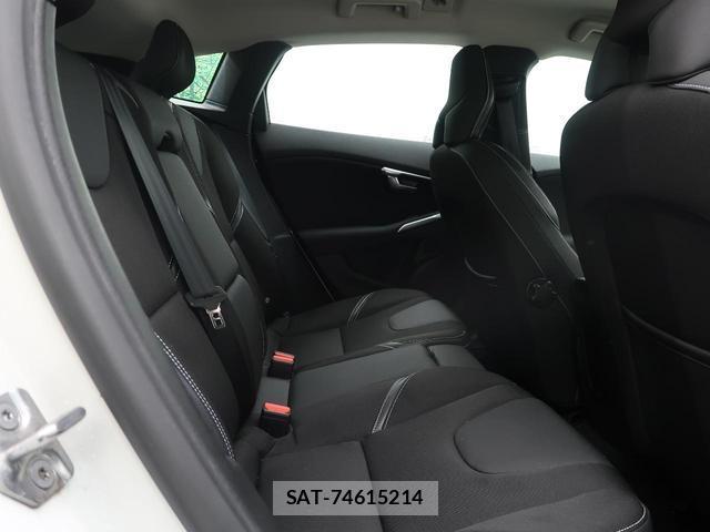 Volvo V40 2018-01 8648316-15