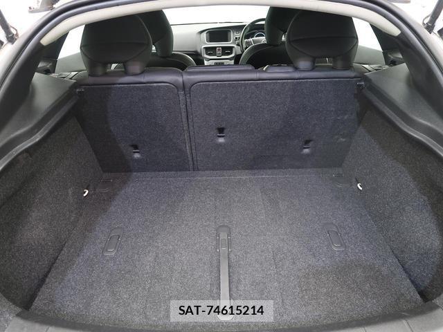 Volvo V40 2018-01 8648316-16
