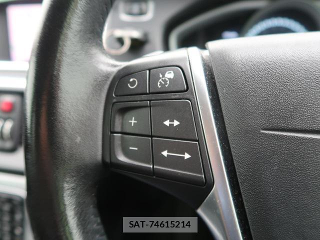 Volvo V40 2018-01 8648316-9