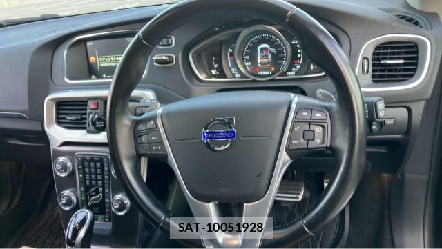 Volvo V40 2015-08 8651296-15
