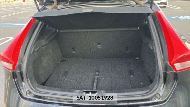 Volvo V40 2015-08 8651296-16