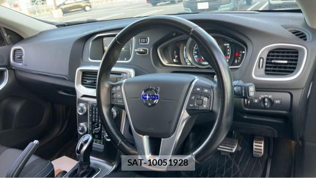 Volvo V40 2015-08 8651296-2