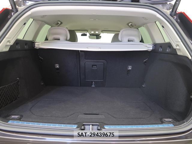Volvo V60 2022-08 8648314-15