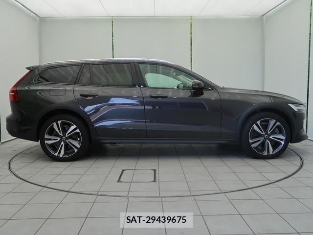Volvo V60 2022-08 8648314-19
