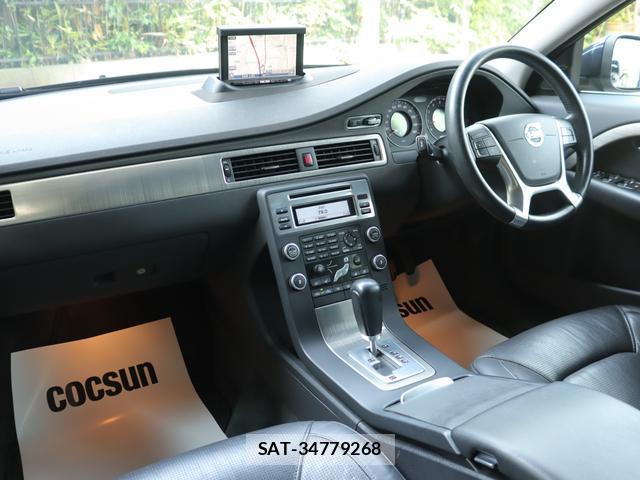 Volvo V70 2009-11 8646740-16