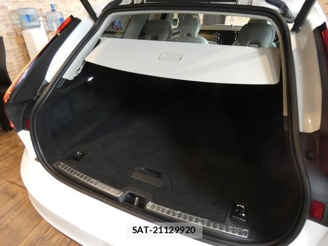 Volvo V90 2021-09 8653310-18