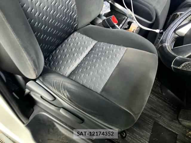 Toyota VELLFIRE 2015-12 8647973-18