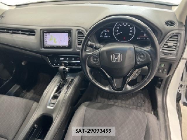 Honda VEZEL 2018-04 8649023-2