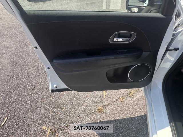 Honda VEZEL 2017-01 8649975-10