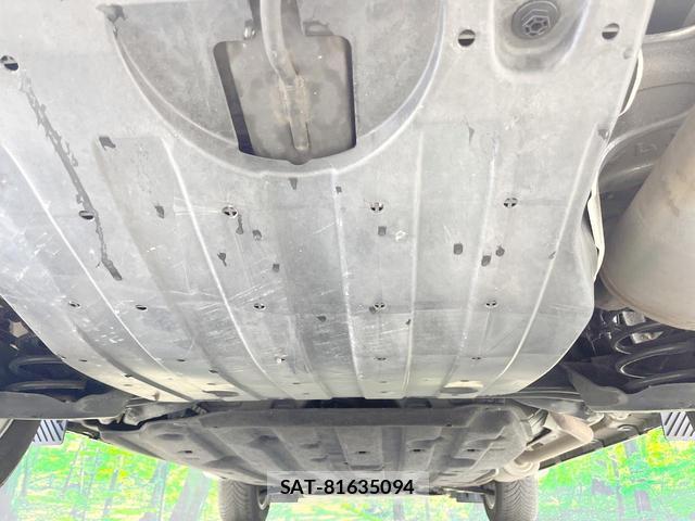 Honda VEZEL 2014-02 8651698-18