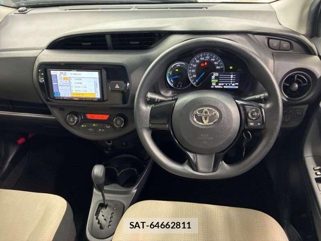 Toyota VITZ 2019-08 8647020-2