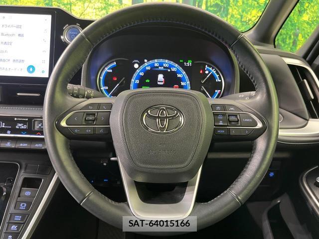 Toyota VOXY 2023-07 8646653-11