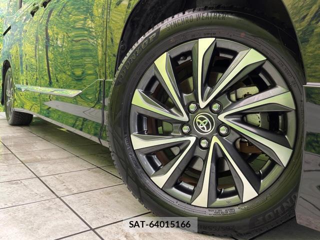Toyota VOXY 2023-07 8646653-13