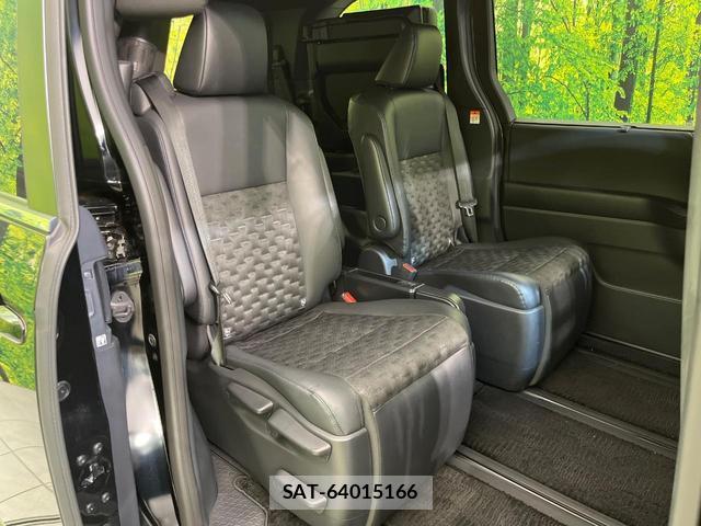 Toyota VOXY 2023-07 8646653-8