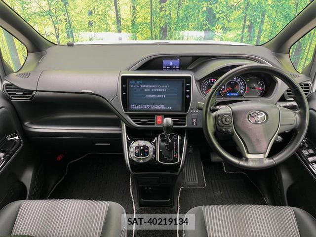 Toyota VOXY 2018-02 8646689-1