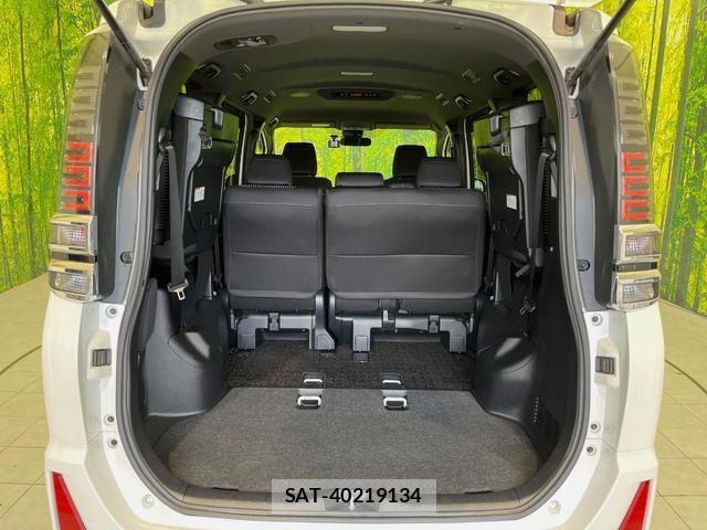 Toyota VOXY 2018-02 8646689-10