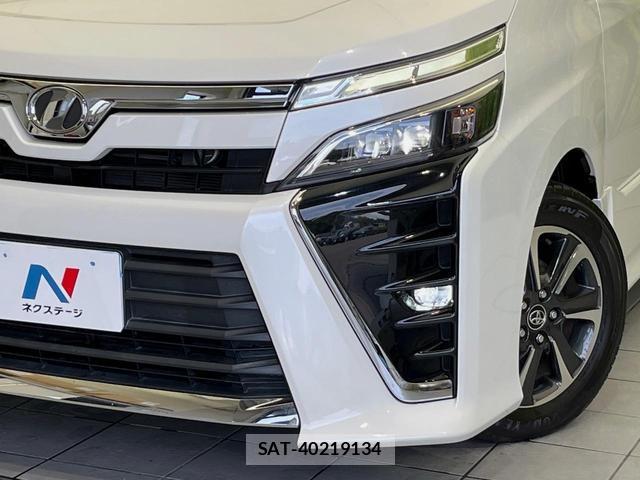 Toyota VOXY 2018-02 8646689-12