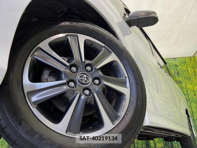 Toyota VOXY 2018-02 8646689-13