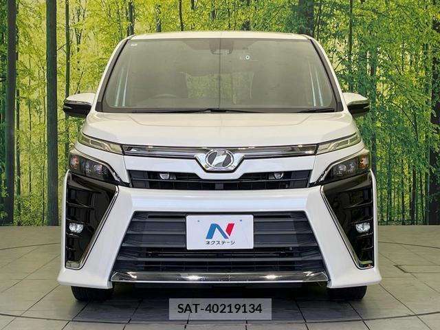 Toyota VOXY 2018-02 8646689-14