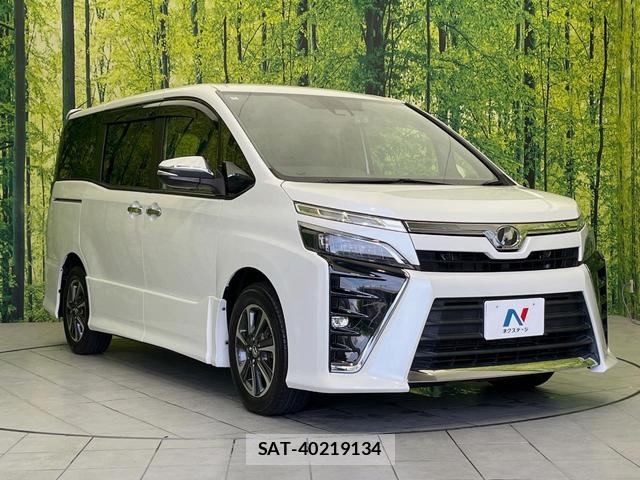 Toyota VOXY 2018-02 8646689-16