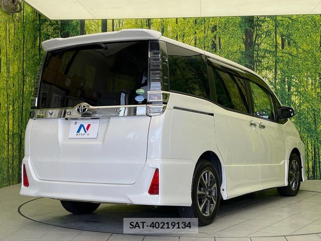 Toyota VOXY 2018-02 8646689-17