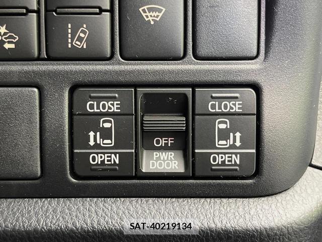 Toyota VOXY 2018-02 8646689-2