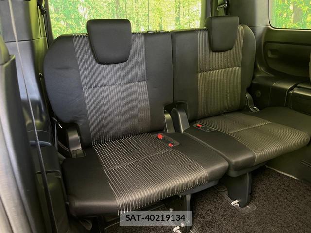 Toyota VOXY 2018-02 8646689-9