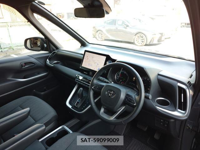 Toyota VOXY 2022-02 8646703-12