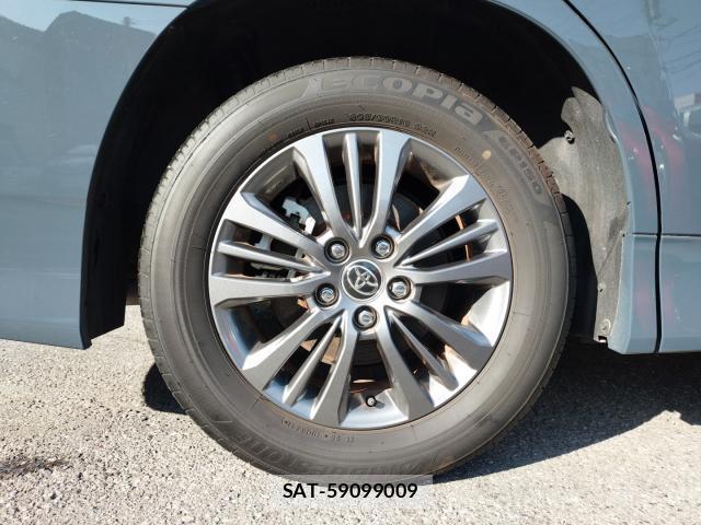 Toyota VOXY 2022-02 8646703-16